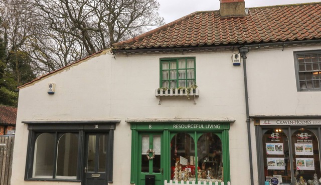 THE HIDEAWAY, pet friendly in Boroughbridge