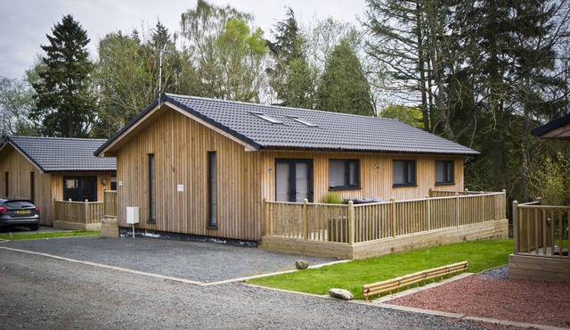 The Hideaway - stunning 3 bedroom lodge with top of the range hot tub