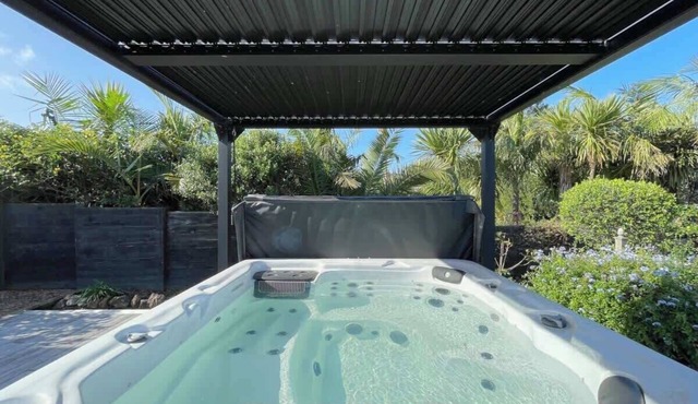 The Hideaway - Walk to Oneroa Village