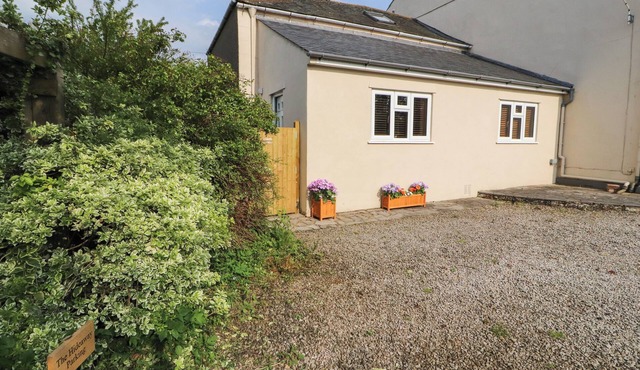 THE HIDEAWAY @ WAVERTON VILLA, pet friendly, with a garden in Wigton