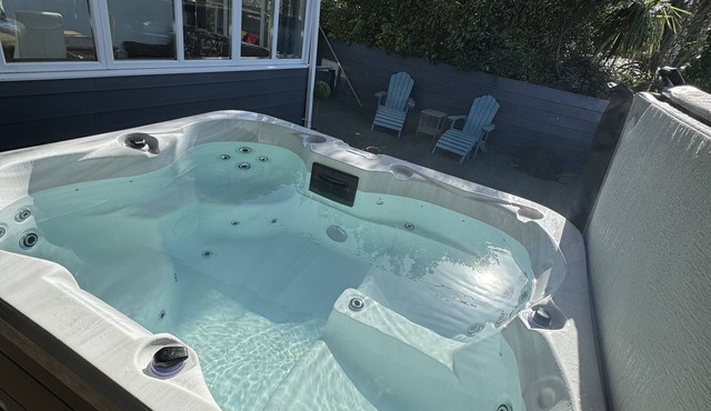 The Hideaway, with optional hot tub hire - sleeps 4