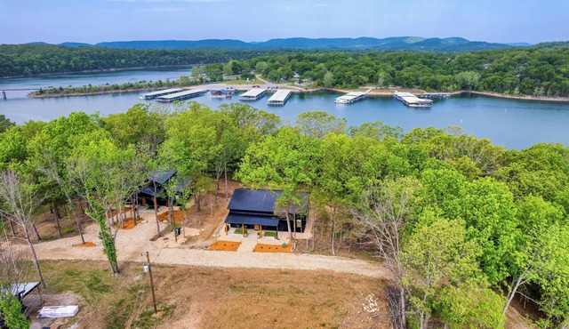 The Hideaways on Rickety Ridge. Secluded & Dog-friendly on TRL. Sparkly Clean!