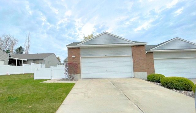 The Hideout-2BR/2BA Townhouse near Highland!