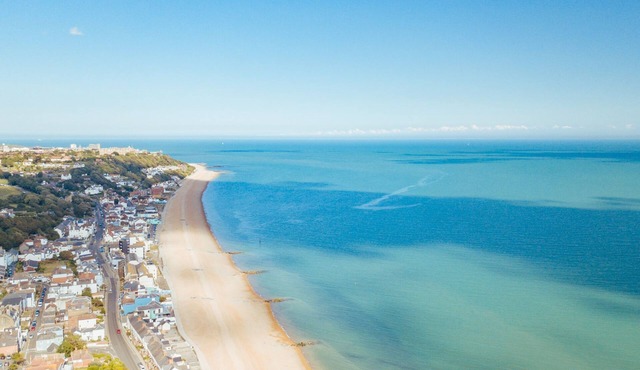 The Hideout - a holiday let that sleeps 4 guests in 2 bedrooms