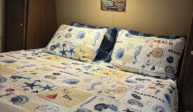 The Hideout - Charming RV in town, minutes away from Tarleton University