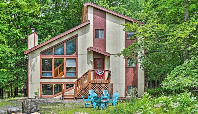 The Hideout Cottage w/ Access to Lakes & Ski Slope