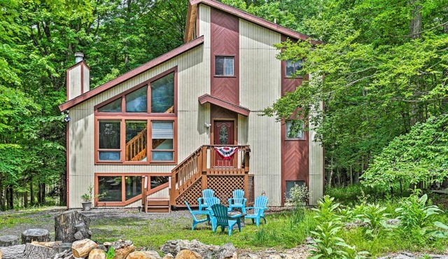 The Hideout Cottage with Access to Lakes and Ski Slope