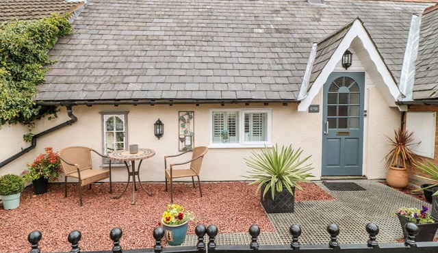 THE HIDEOUT, family friendly, character holiday cottage in Oakham