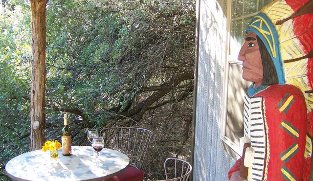 The Hideout is a quaint, cozy tiny house/cabin at Round Mountain Ranch