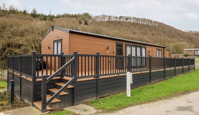 THE HIDEOUT, pet friendly, with a garden in Llanarth