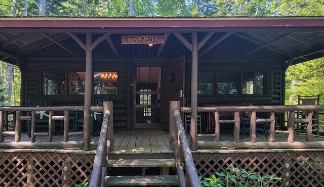 The Hideout: Renovated 1920s Log Cabin in Sprucewold with Association Beach Access & Modern Style