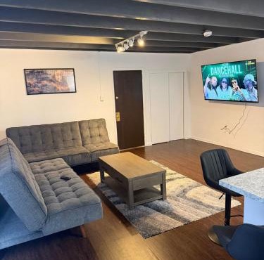 The Hideway Modern Stay, Glenolden, PA