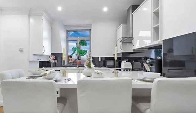 The High Street Kensington