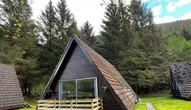 The Highland Adventure Lodge - sleeps 6 guests in 3 bedrooms and via the sofa bed in the lounge