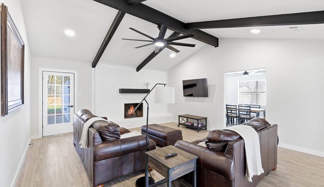 The Highland Haven: 4BR Home near DFW airport