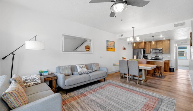 The Highland Hangout: Luxurious, new 3 bed, 3 bath townhome in McCall with garage