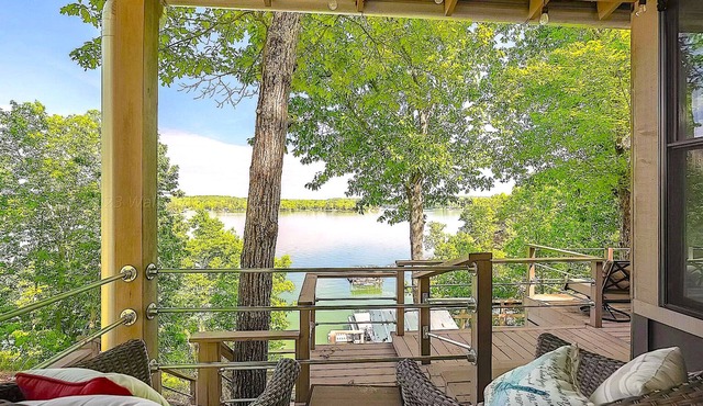 ꨄ︎ The Highland on Smith - Lakefront Family Cabin