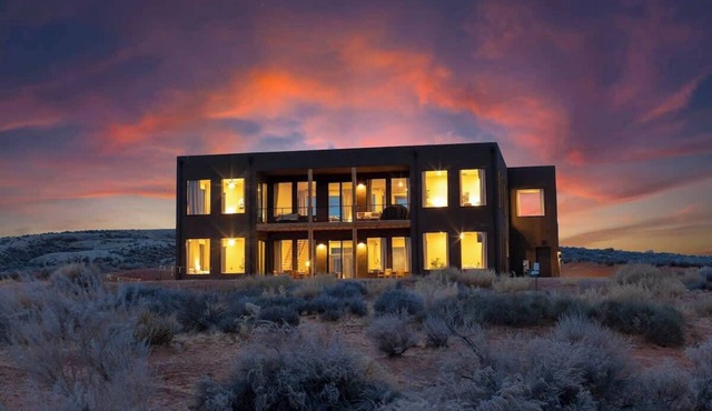 The Highlander - Luxe, Hot Tub, Firepit, Views