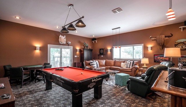 The Highlands Hangout, EXPO, DOWNTOWN, restaurant row! Game room & LOCATION!