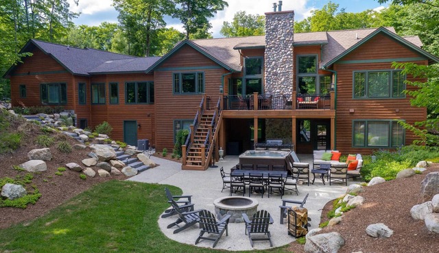 The Highlands Ski-In/Ski-Out Luxe Retreat: Your Premier Four Seasons Escape!