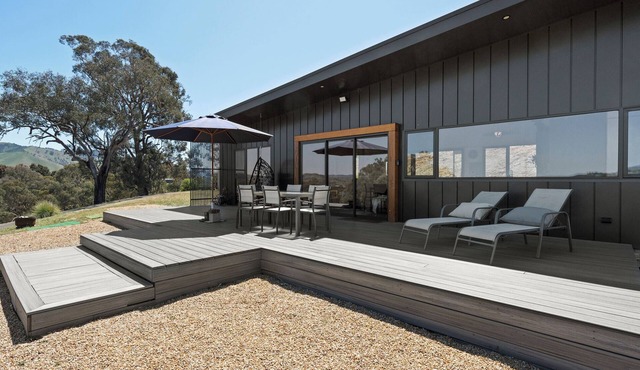 The Hill House - Pet-Friendly Retreat with Panoramic Views Near Mansfield