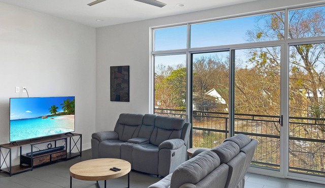 The Hillsborough Luxury Apartments - Next to NCSU