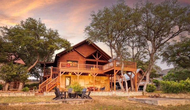 The Hillside Haven. Charming hill country cabin with panoramic views