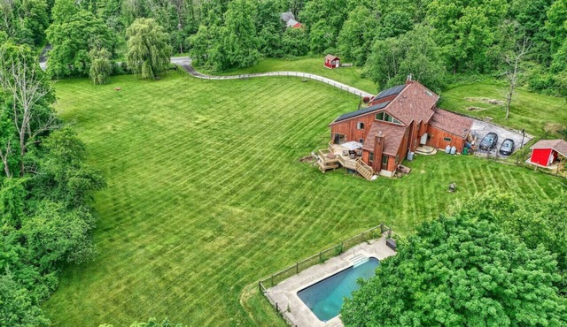 The Hilltop Fenced 8-Acre Dog-Friendly Retreat