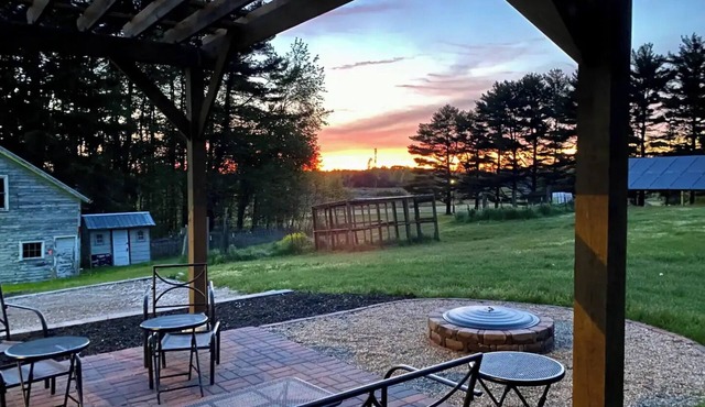 The Hilltop Hideaway - 4 acres, hot tub, sunsets, near Warren Dunes & Weko Beach