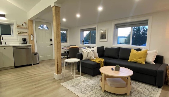 The Hilltop Hideout - Unwind in Style