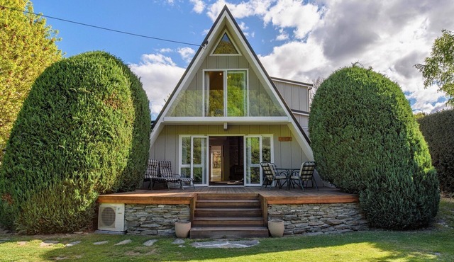 The Hillvue with Spa - Arrowtown Holiday Home