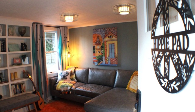 The Hippie Pad In the heart of downtown Abingdon, The Hippie Pad in the heart of downtown Abingdon