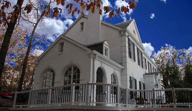 The historic Art Deco Hardaway Cottage can host your special event or vacation.