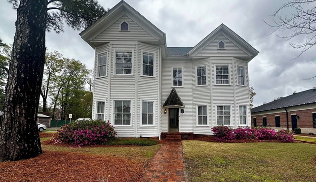 The Historic Crutchfield Upstairs Apartment