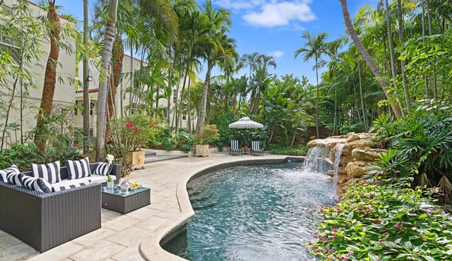 The Historic Flamingo Falls Estate - Sleeps 10!