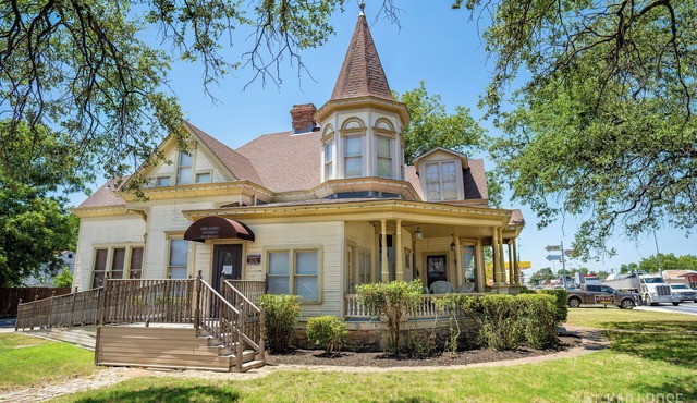 The Historic Gillen House in Lampasas TX