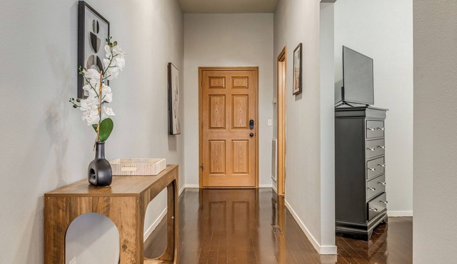 The Historic Urban Retreat/Downtown with View!