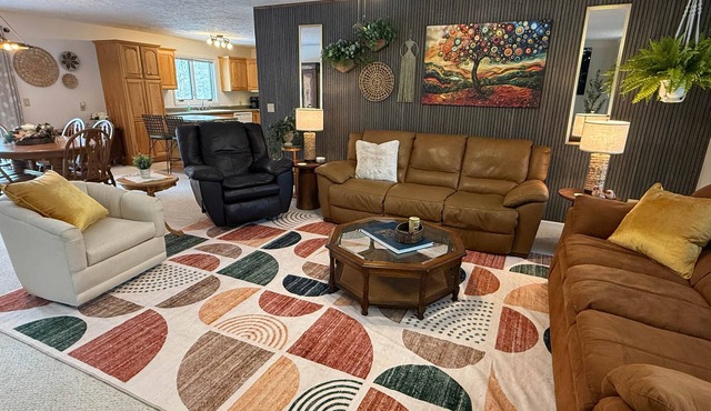 The Hive, a spacious secluded, pet-friendly retreat!