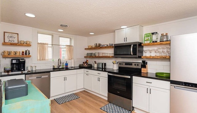 "The Hive"-Downtown Berlin, 4 BR, Sleeps 8, 2 Bath