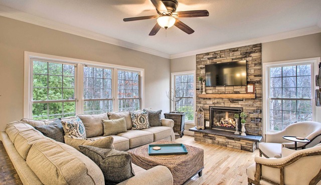 THE HIVE Family Friendly Spacious 6-bedroom House in Asheville with WiFi, Games