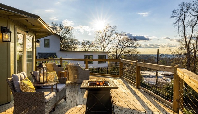 The Hobbit House - City Views/Deck & Patio/Firepit