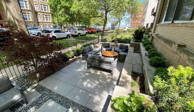 The Holiday Lake House - 2br 2bth - 50 steps from the beach!