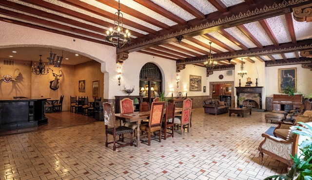 The Holland Hotel