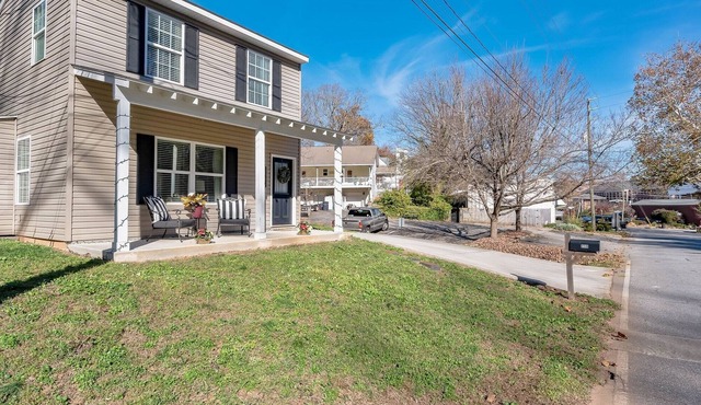 The Holly House In Downtown Demorest 2 Bedroom Home by Redawning