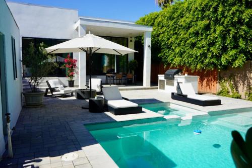 The Hollywood House