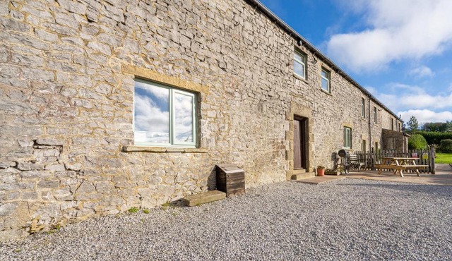 The Holmes Barn - Sleeps 16 - Pet friendly