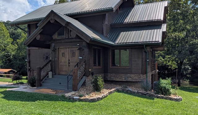 The Holston River Lodge:Paradise on the River, Hot Tub,Kayaking,Fishing&Wineries