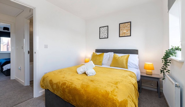 The Holt - 2 DBL Bedrooms with Parking