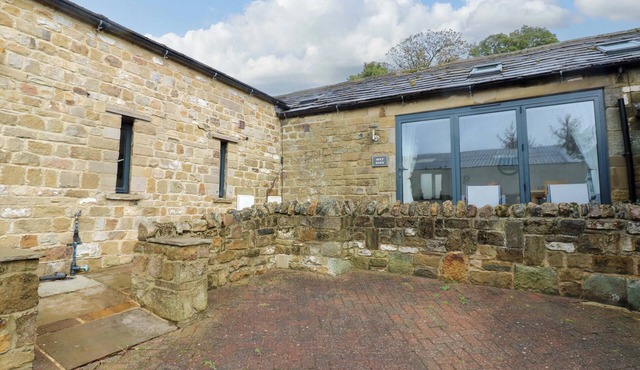 THE HOLT BARN, pet friendly, with a garden in Kirkby Malzeard