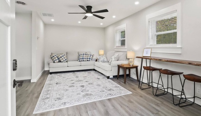 The Holton #2 Brand New apartment near Lonesome Pine Hospitaln